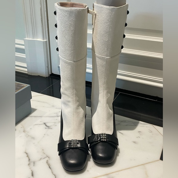 Brand new with box Gucci Women's Black Mid-heel Boot/ Booties With Crystal Bow. - Picture 3 of 10